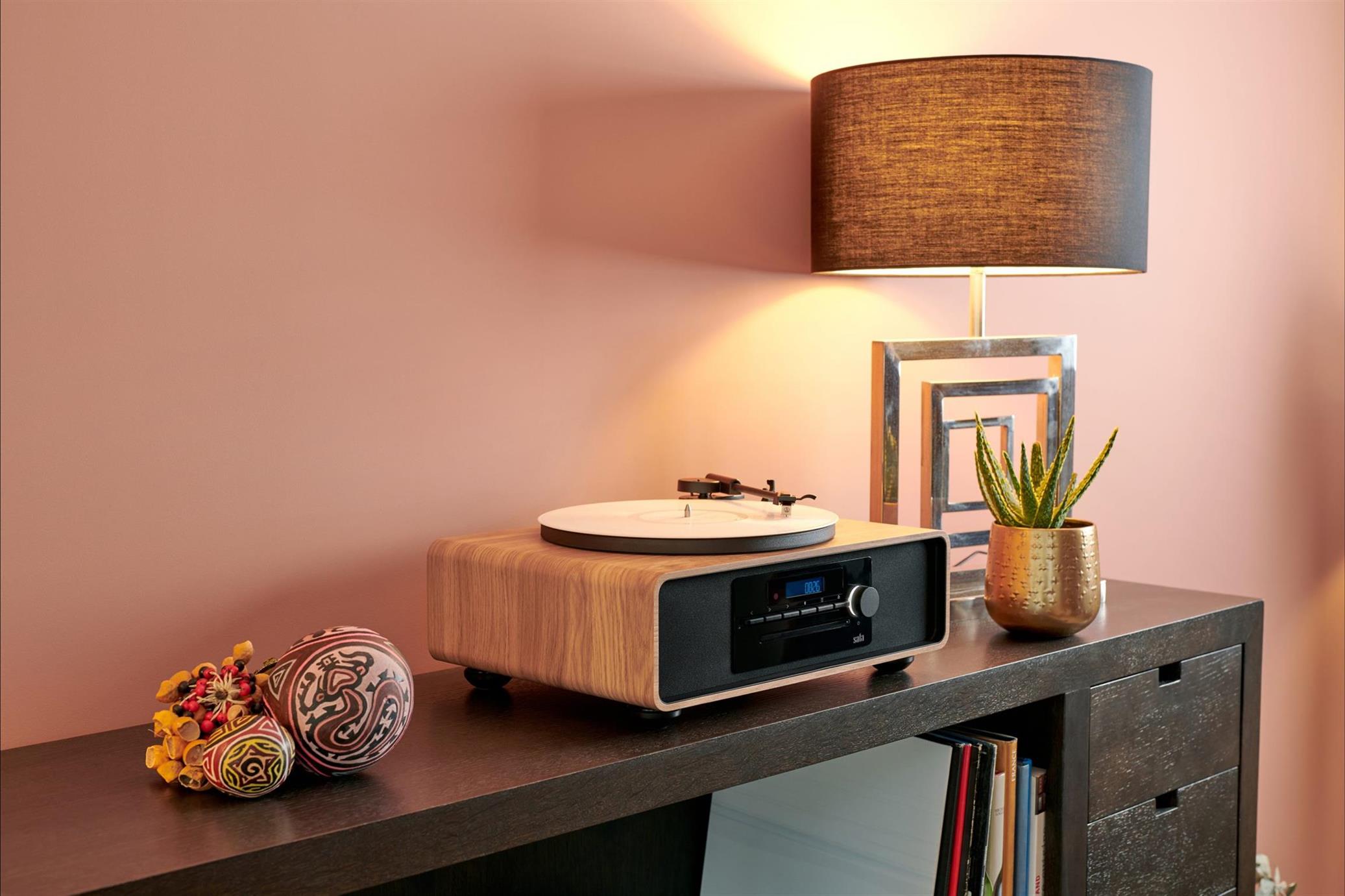 פטיפון עם רמקולים מובנים