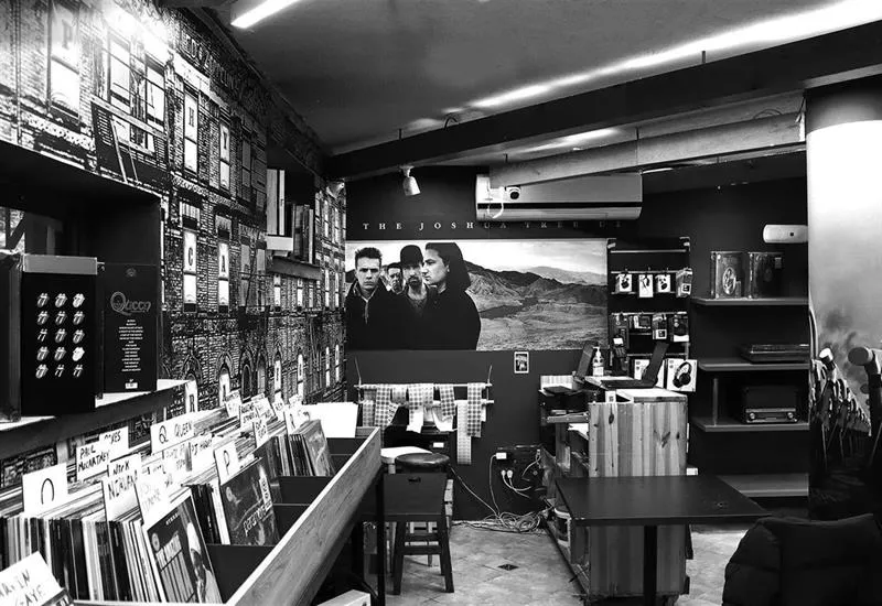 צד אחר מבית התו השמיני חנות התקליטים מיתולוגית בירושלים