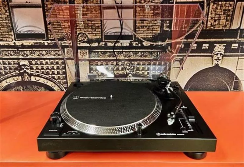 למה לשמוע תקליטים בפטיפון?