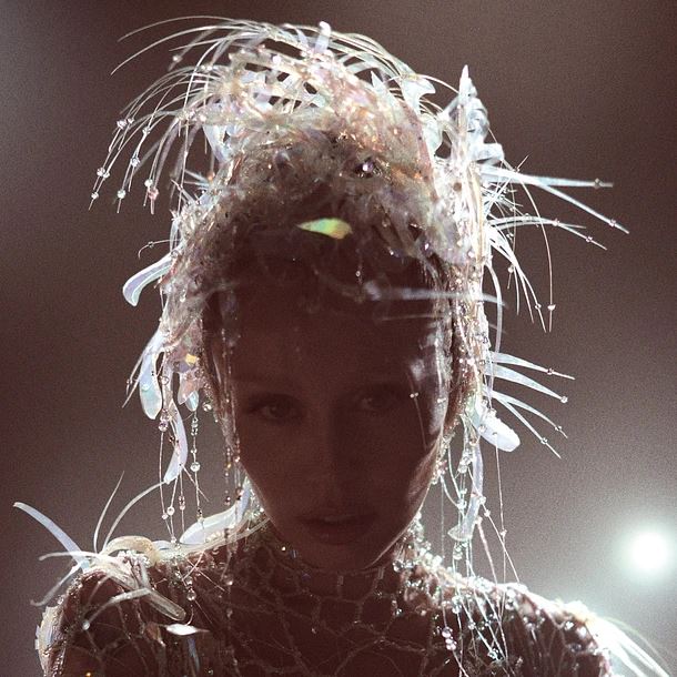 Miley Cyrus – Something Beautiful