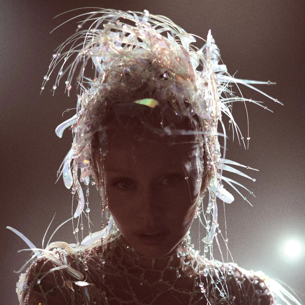 Miley Cyrus – Something Beautiful