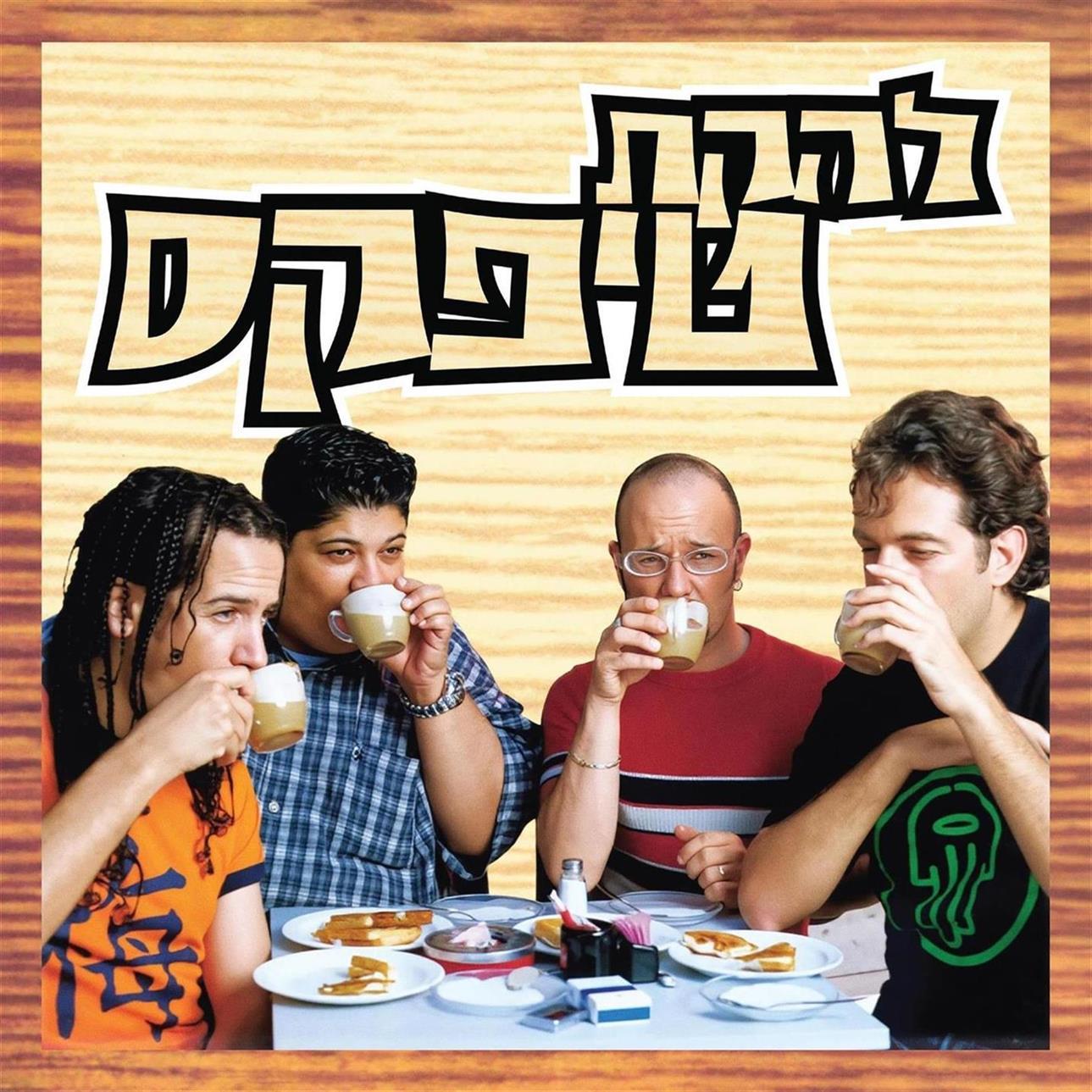 טיפקס – יושבים בבית קפה