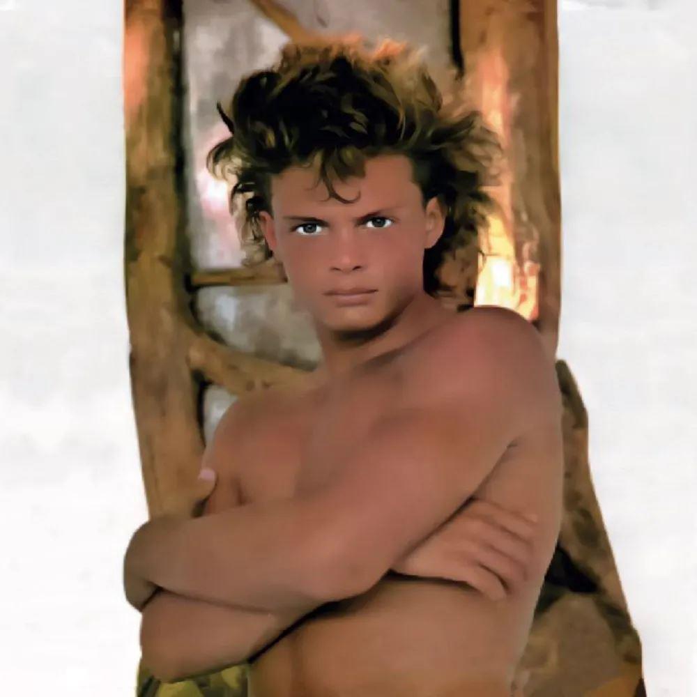 Luis Miguel – Busca Una Mujer